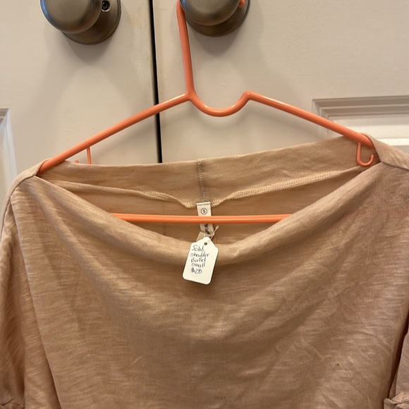 Light tan tee shirt BRAND NEW WITH TAGS - Picture 3 of 3